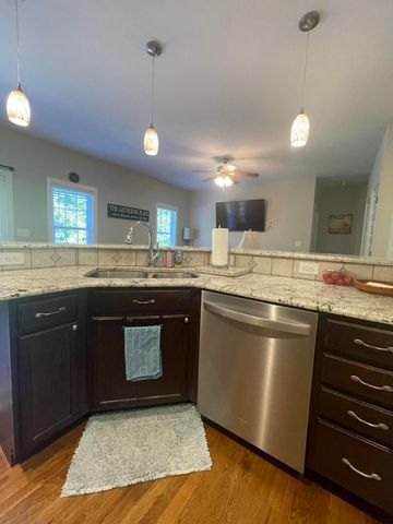 1182 Crest Ridge DR, Bedford, VA 24523