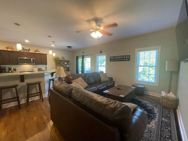 1182 Crest Ridge DR, Bedford, VA 24523