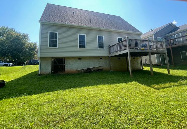 1182 Crest Ridge DR, Bedford, VA 24523
