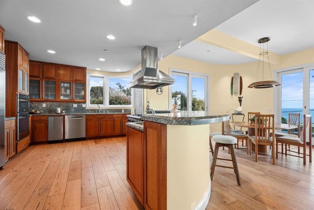 1477 Neptune Avenue, Encinitas, CA 92024