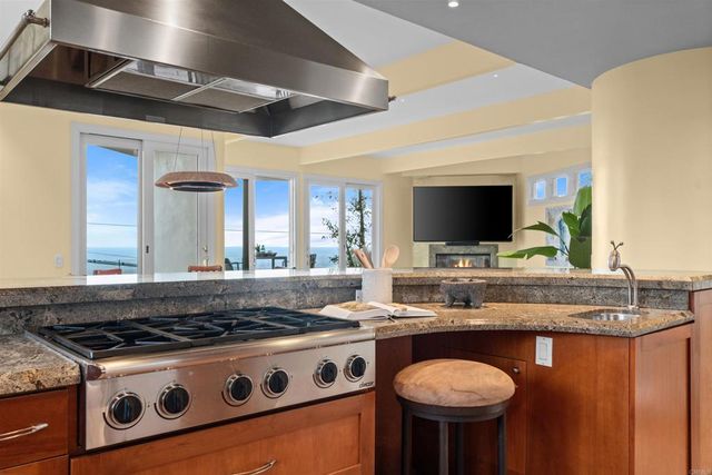1477 Neptune Avenue, Encinitas, CA 92024