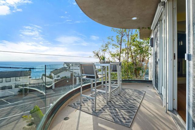 1477 Neptune Avenue, Encinitas, CA 92024