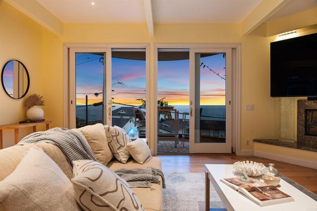 1477 Neptune Avenue, Encinitas, CA 92024