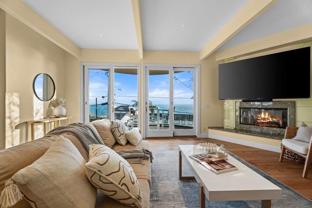 1477 Neptune Avenue, Encinitas, CA 92024