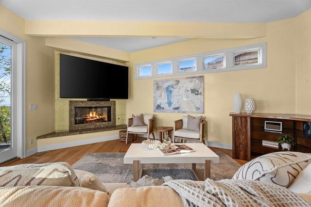 1477 Neptune Avenue, Encinitas, CA 92024