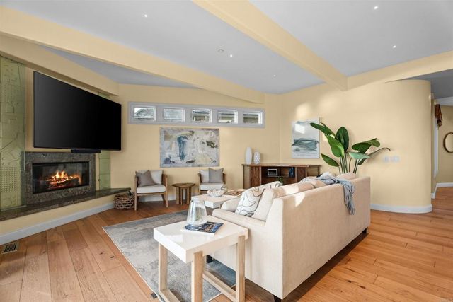 1477 Neptune Avenue, Encinitas, CA 92024
