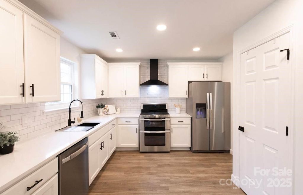 1009 Glen Hollow Drive, Indian Trail, NC 28079