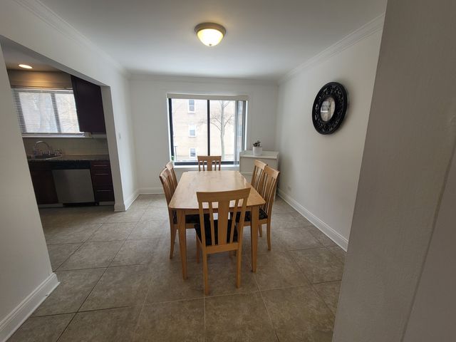 2700 W LUNT Avenue 201, Chicago, IL 60645