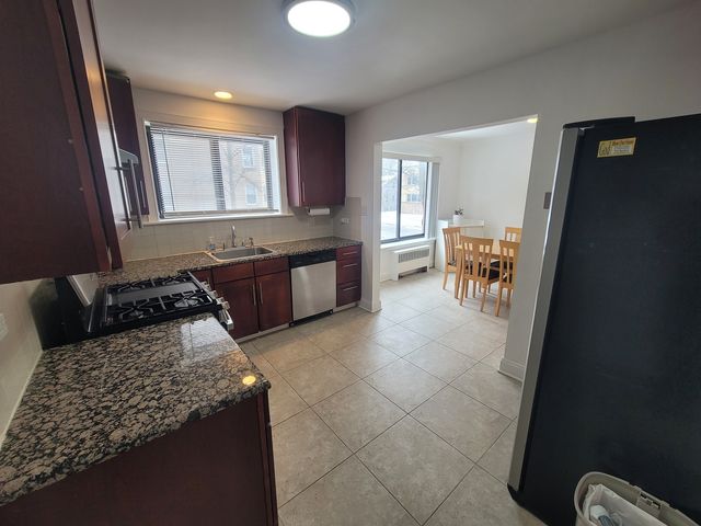2700 W LUNT Avenue 201, Chicago, IL 60645