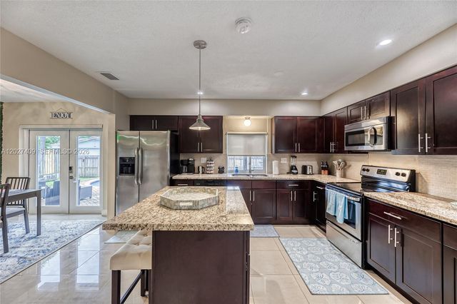 204 SE 4th Ter, Dania Beach, FL 33004