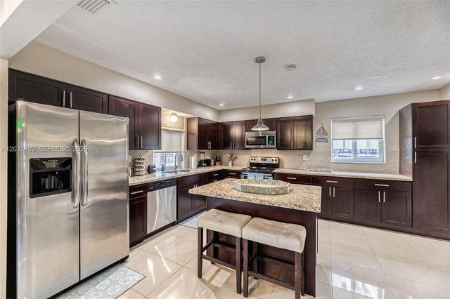 204 SE 4th Ter, Dania Beach, FL 33004