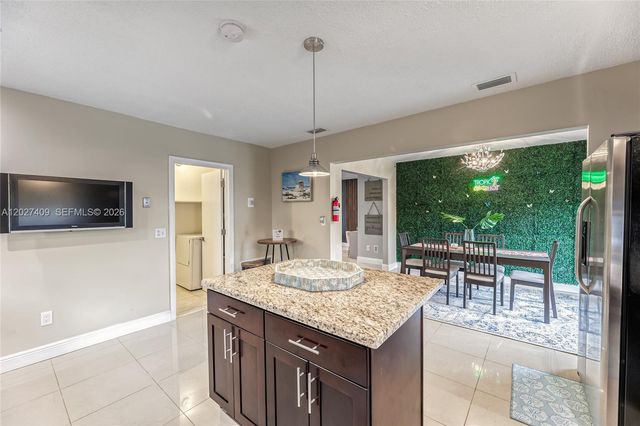 204 SE 4th Ter, Dania Beach, FL 33004