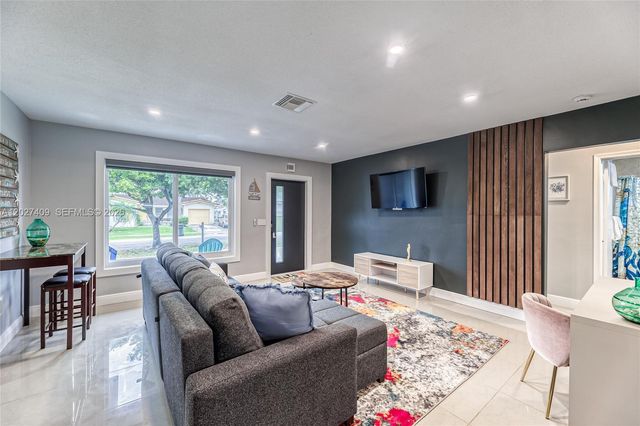204 SE 4th Ter, Dania Beach, FL 33004