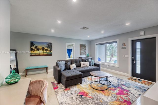 204 SE 4th Ter, Dania Beach, FL 33004