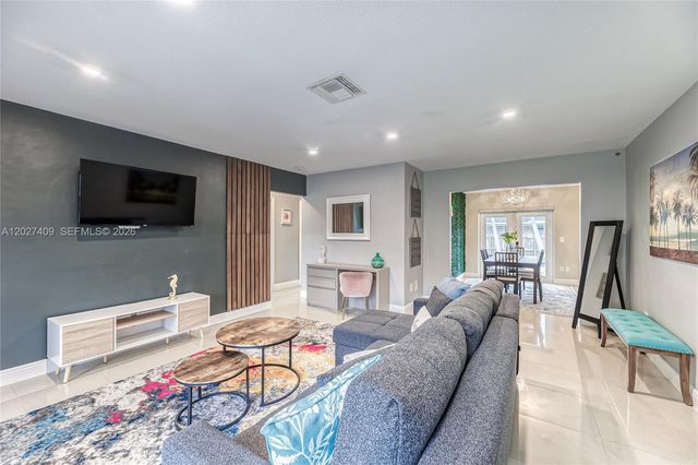 204 SE 4th Ter, Dania Beach, FL 33004
