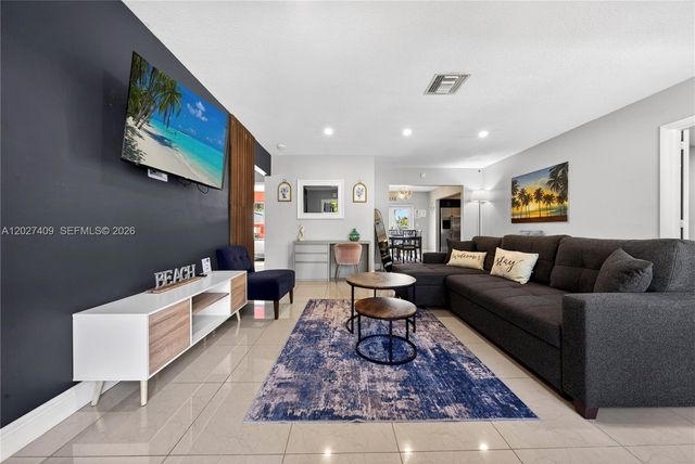 204 SE 4th Ter, Dania Beach, FL 33004