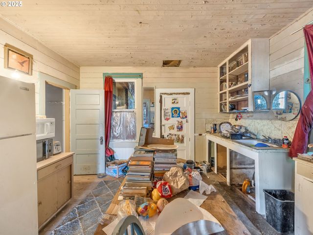 156 LINCOLN St, Astoria, OR 97103