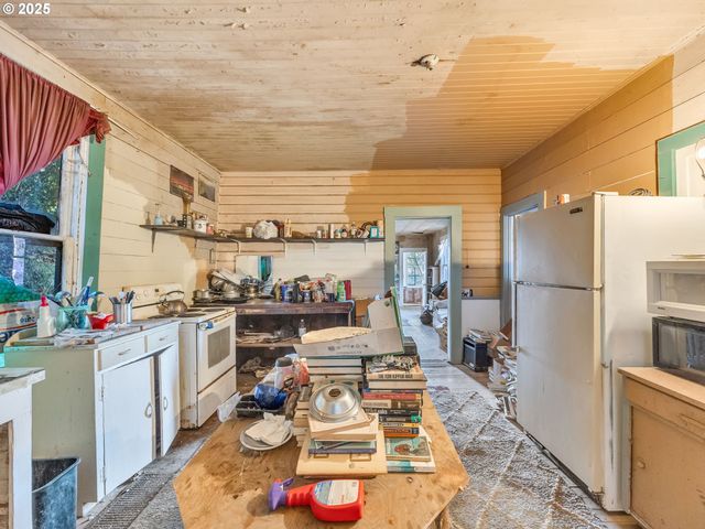 156 LINCOLN St, Astoria, OR 97103