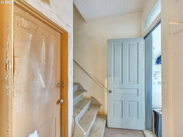 156 LINCOLN St, Astoria, OR 97103