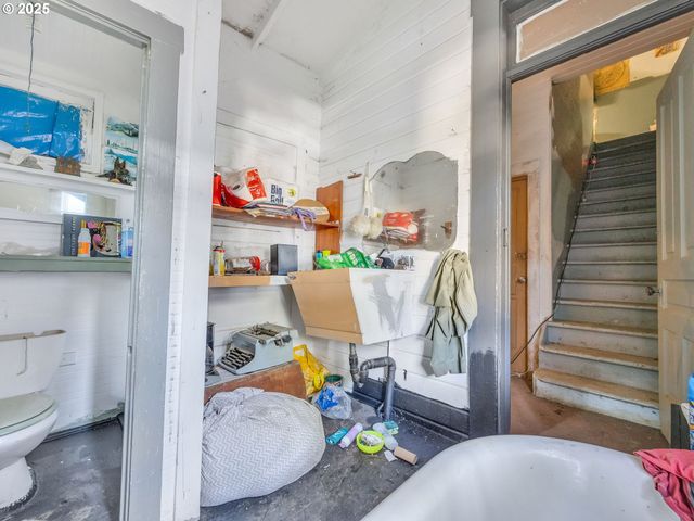 156 LINCOLN St, Astoria, OR 97103