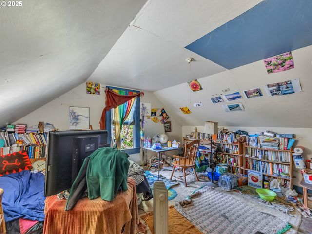 156 LINCOLN St, Astoria, OR 97103