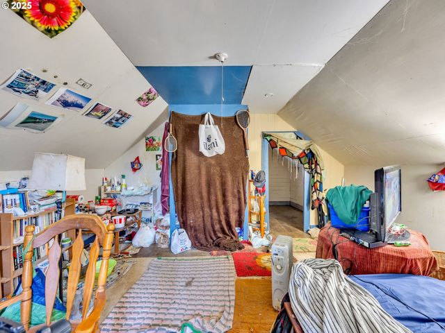 156 LINCOLN St, Astoria, OR 97103