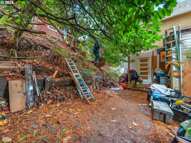 156 LINCOLN St, Astoria, OR 97103