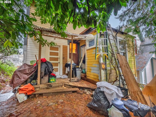 156 LINCOLN St, Astoria, OR 97103