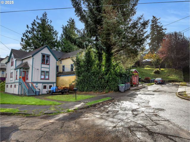156 LINCOLN St, Astoria, OR 97103