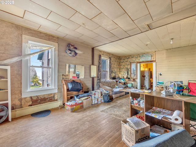 156 LINCOLN St, Astoria, OR 97103