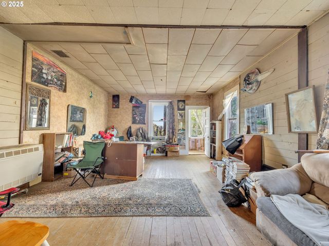 156 LINCOLN St, Astoria, OR 97103