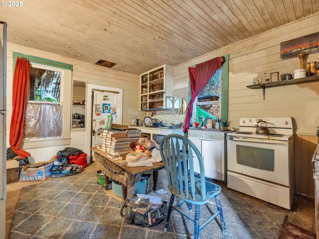 156 LINCOLN St, Astoria, OR 97103