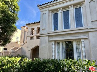 1014 Meadowbrook Avenue, Los Angeles, CA 90019