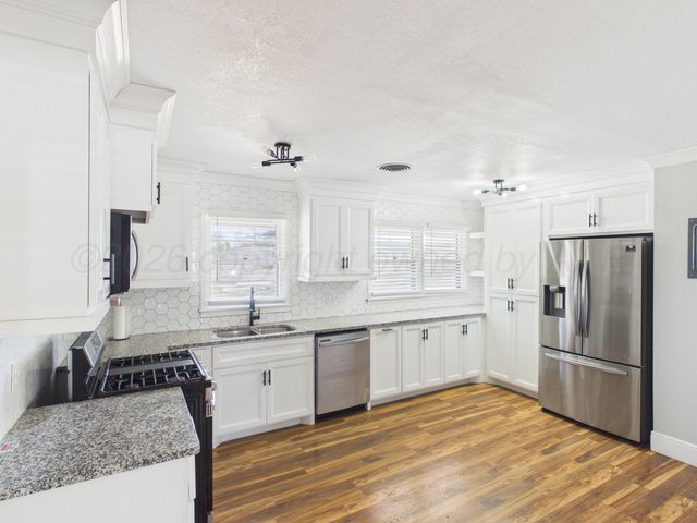 302 MORTON Avenue, Dumas, TX 79029