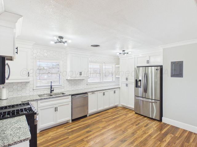 302 MORTON Avenue, Dumas, TX 79029