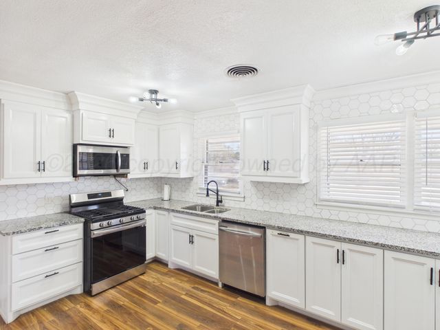 302 MORTON Avenue, Dumas, TX 79029