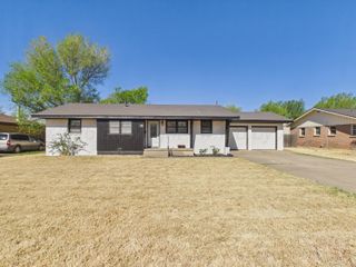 302 MORTON Avenue, Dumas, TX 79029