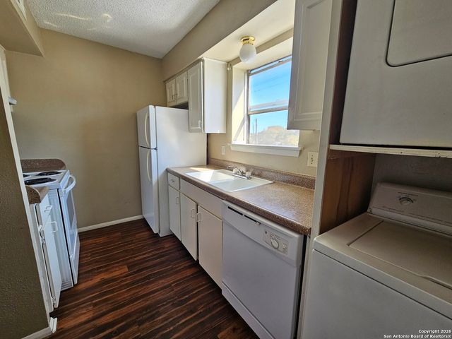 3243 Nacogdoches Rd Apt 910, San Antonio, TX 78217