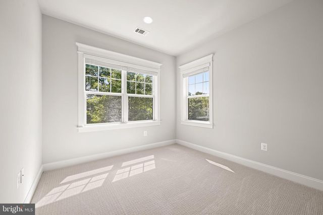5123 25TH RD N, Arlington, VA 22207
