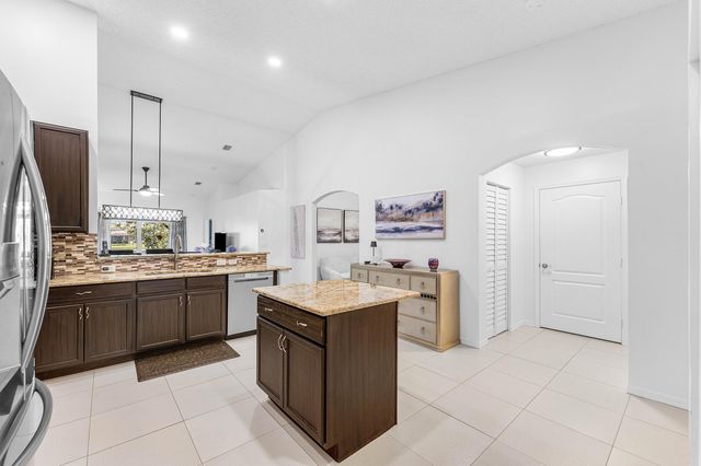 9463 Swansea Lane, West Palm Beach, FL 33411