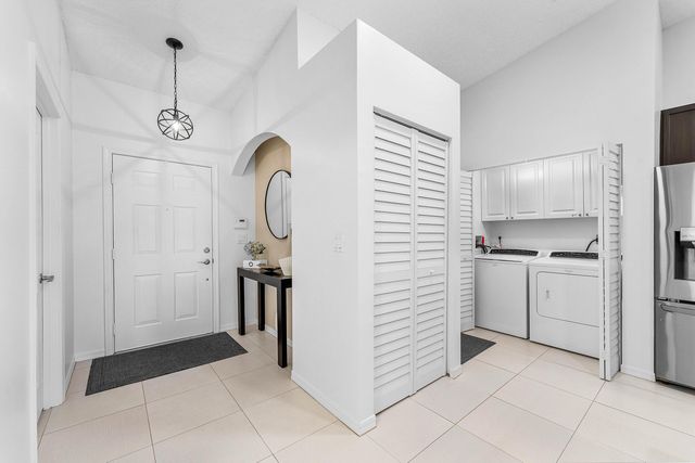 9463 Swansea Lane, West Palm Beach, FL 33411