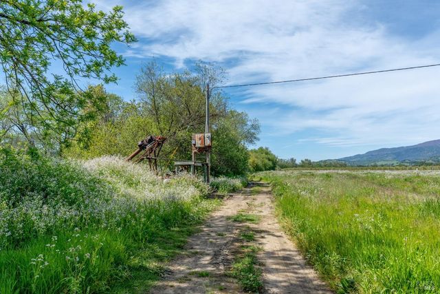 14495 Old River Rd, Hopland, CA 95449