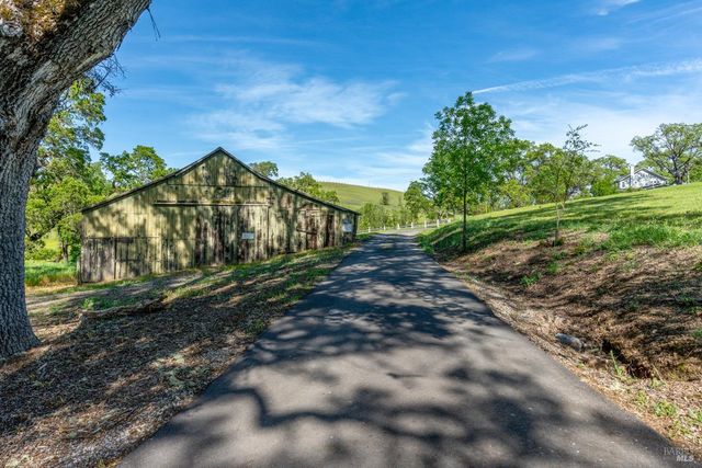 14495 Old River Rd, Hopland, CA 95449