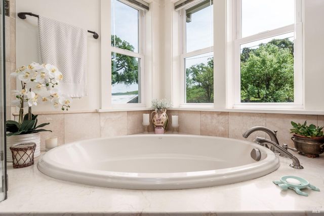 14495 Old River Rd, Hopland, CA 95449