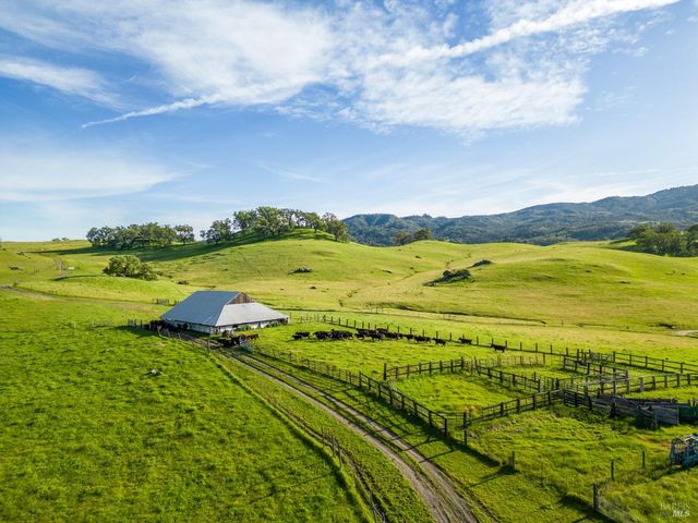 14495 Old River Rd, Hopland, CA 95449