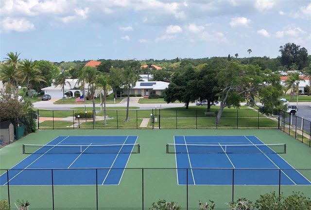 10215 REGAL DRIVE 16, Largo, FL 33774