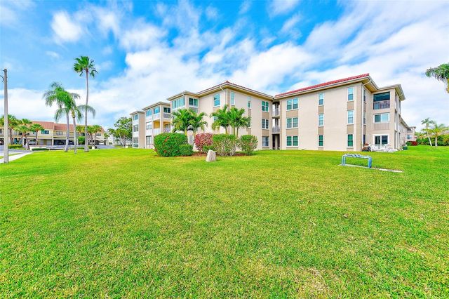 10215 REGAL DRIVE 16, Largo, FL 33774