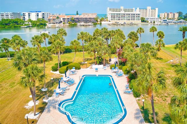 10215 REGAL DRIVE 16, Largo, FL 33774