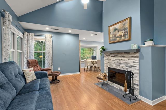 16 Holly Ct 16, Rockland, MA 02370