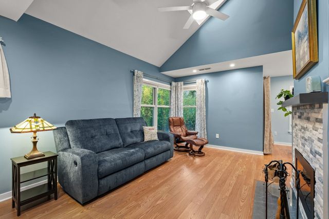 16 Holly Ct 16, Rockland, MA 02370